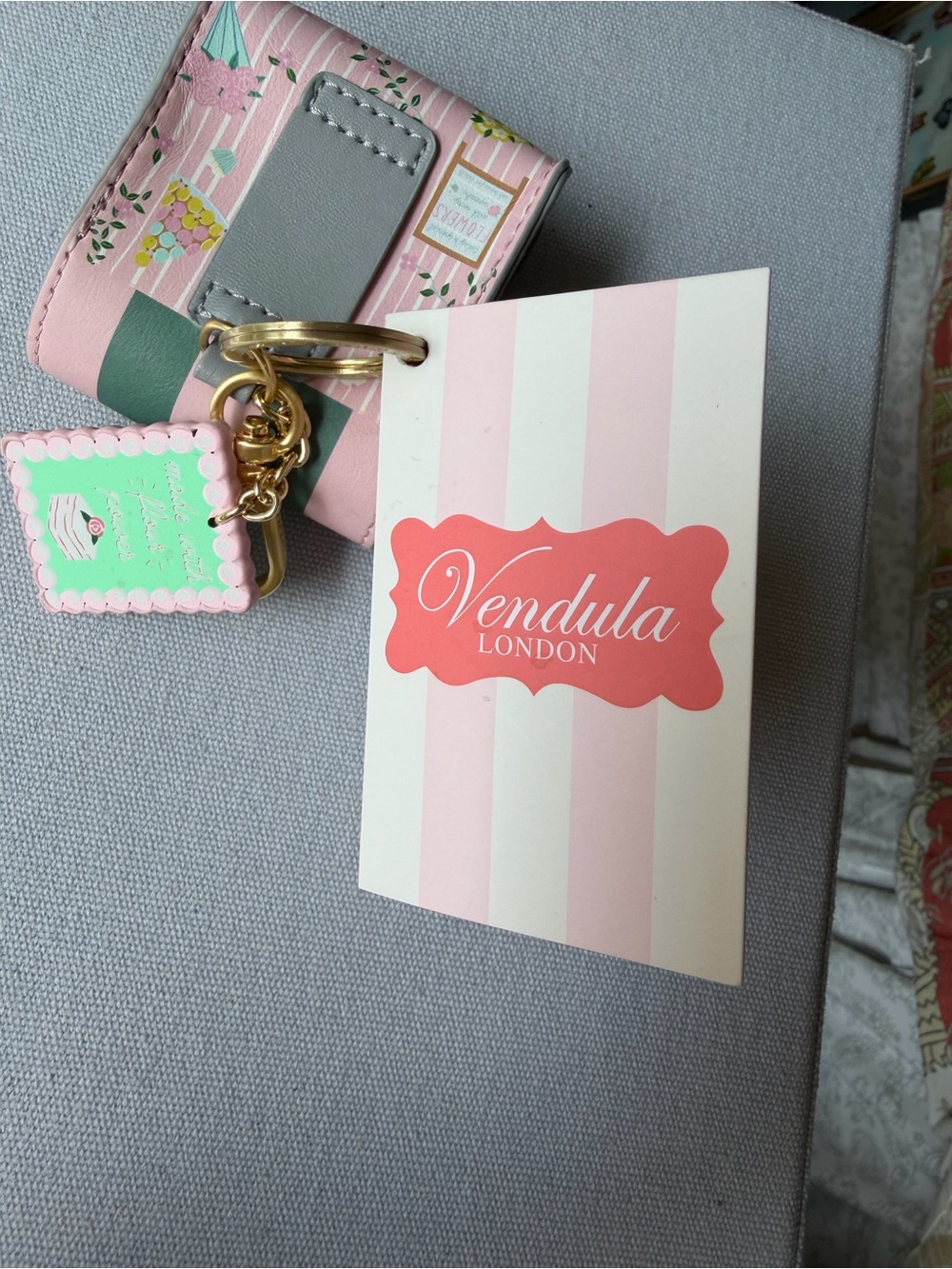 VENDULA London Posies & Patisseries Pods Case NWT - Picture 5 of 7